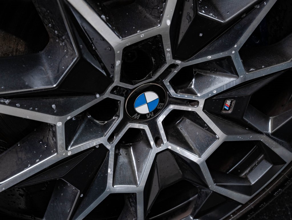 Used 2024 BMW X7 M60i w/ Executive Package image 8