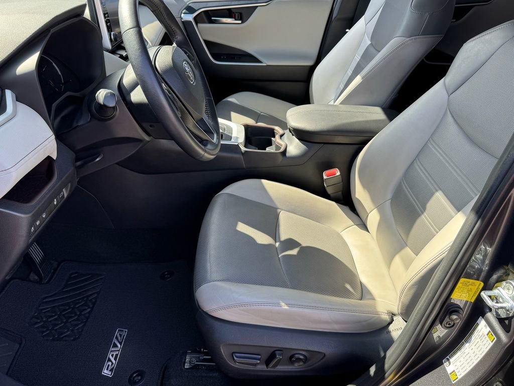 Used 2019 Toyota RAV4 Limited w/ Cold Weather Package image 10