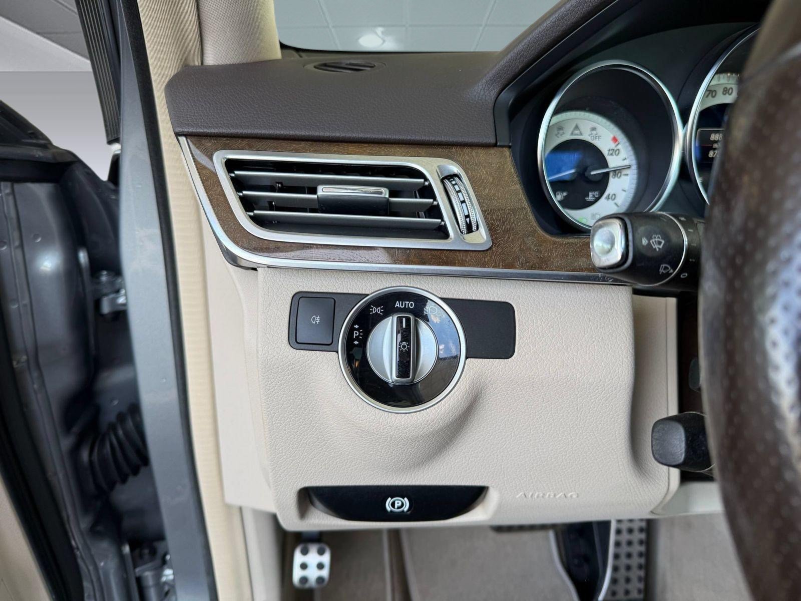 Used 2014 Mercedes-Benz E 350 Sedan image 23