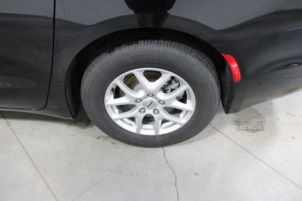 Used 2024 Chrysler Pacifica Touring-L image 56