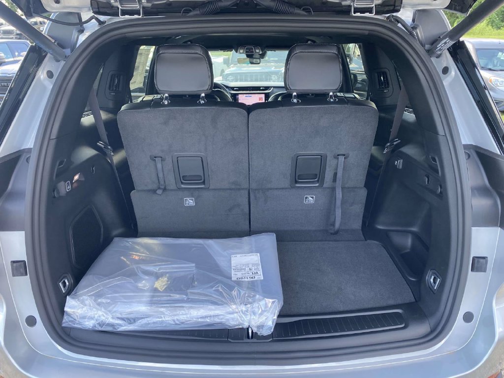 New 2026 Jeep Grand Cherokee L Limited RWD image 8
