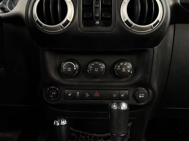 Used 2016 Jeep Wrangler Unlimited Rubicon AWD/4WD image 26