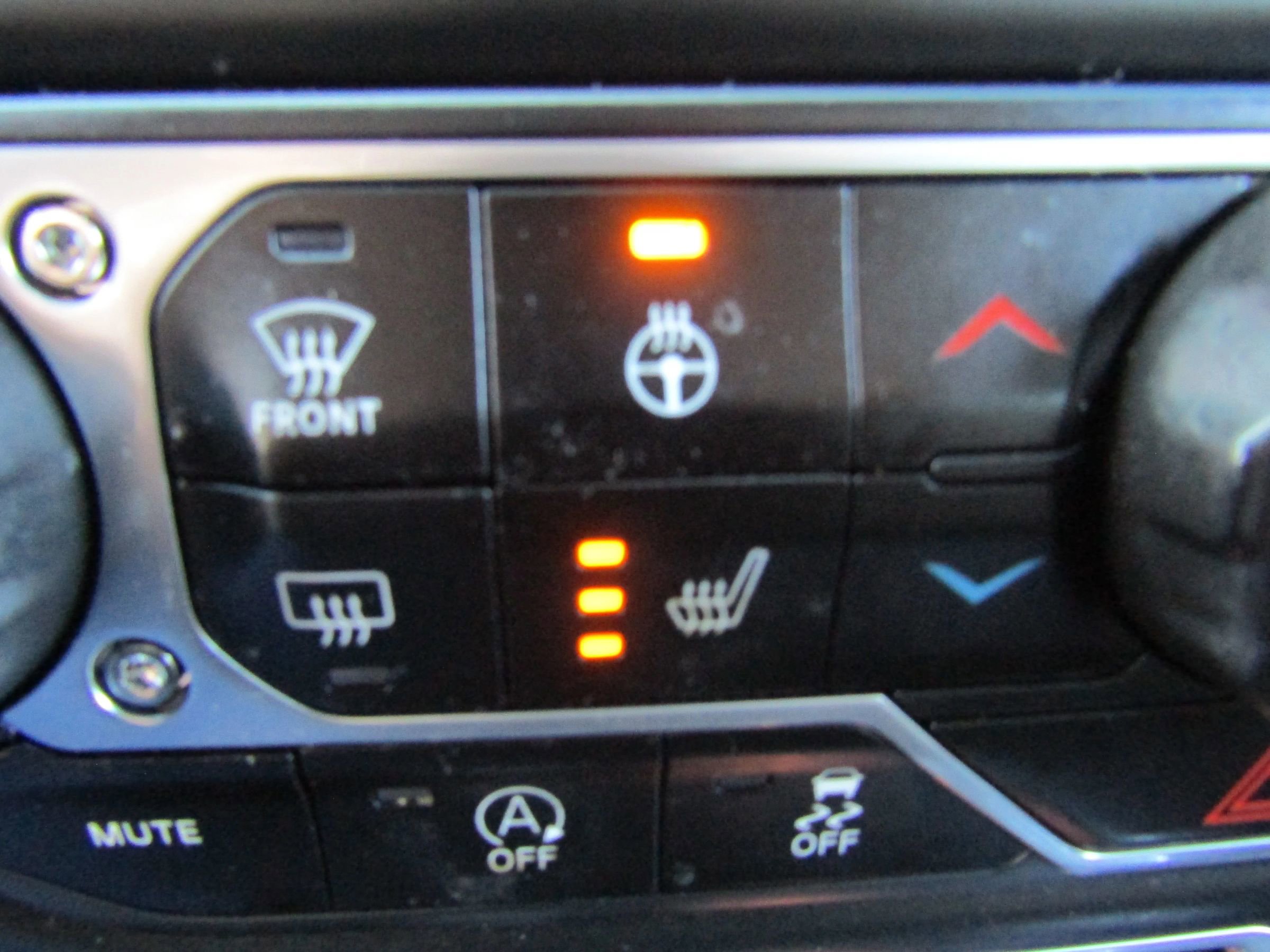 Used 2018 Jeep Wrangler Unlimited Sahara image 23