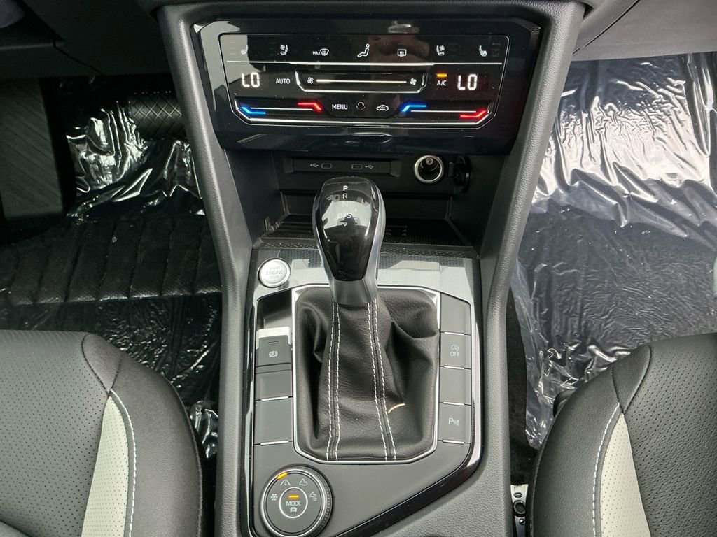 New 2025 Volkswagen Taos SEL image 16