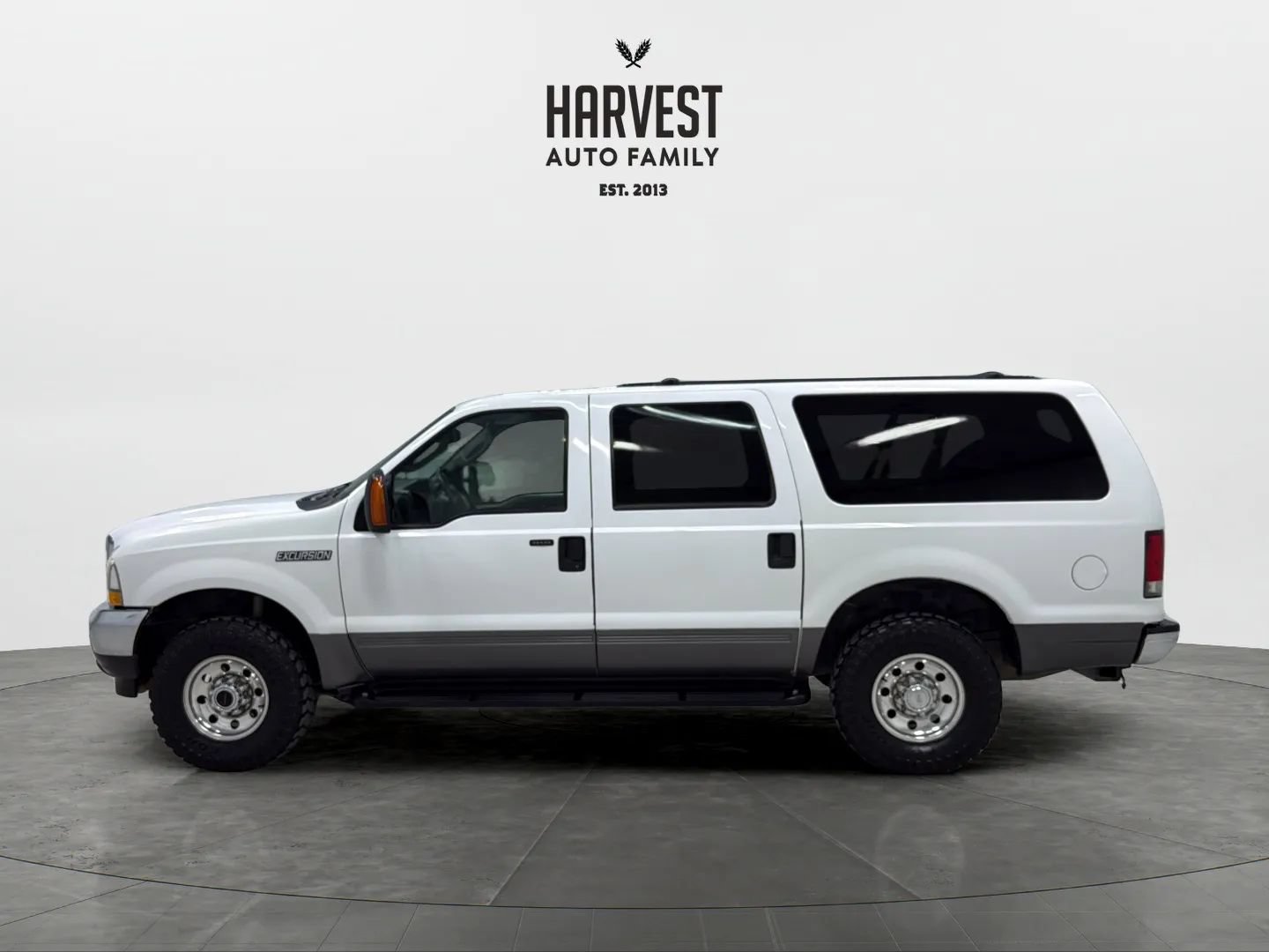 Used 2003 Ford Excursion XLT AWD/4WD image 2