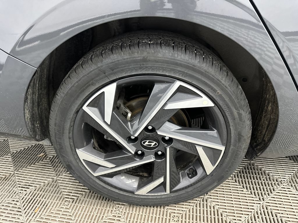 Used 2025 Hyundai Elantra SEL FWD image 17