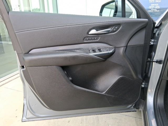 Used 2025 Cadillac XT4 Premium Luxury image 17