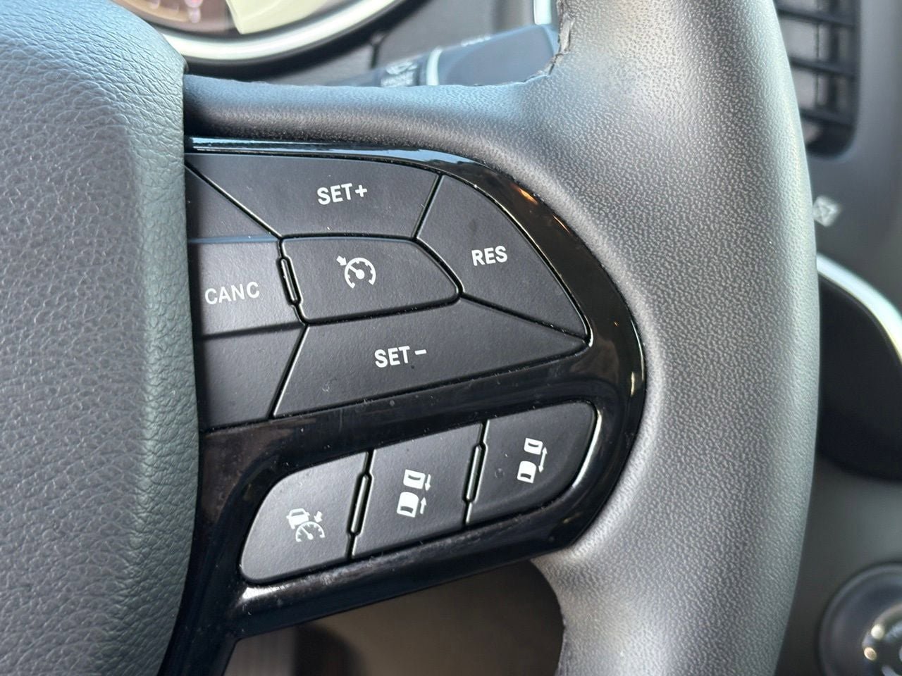 Used 2023 Jeep Cherokee Altitude Lux AWD/4WD image 19