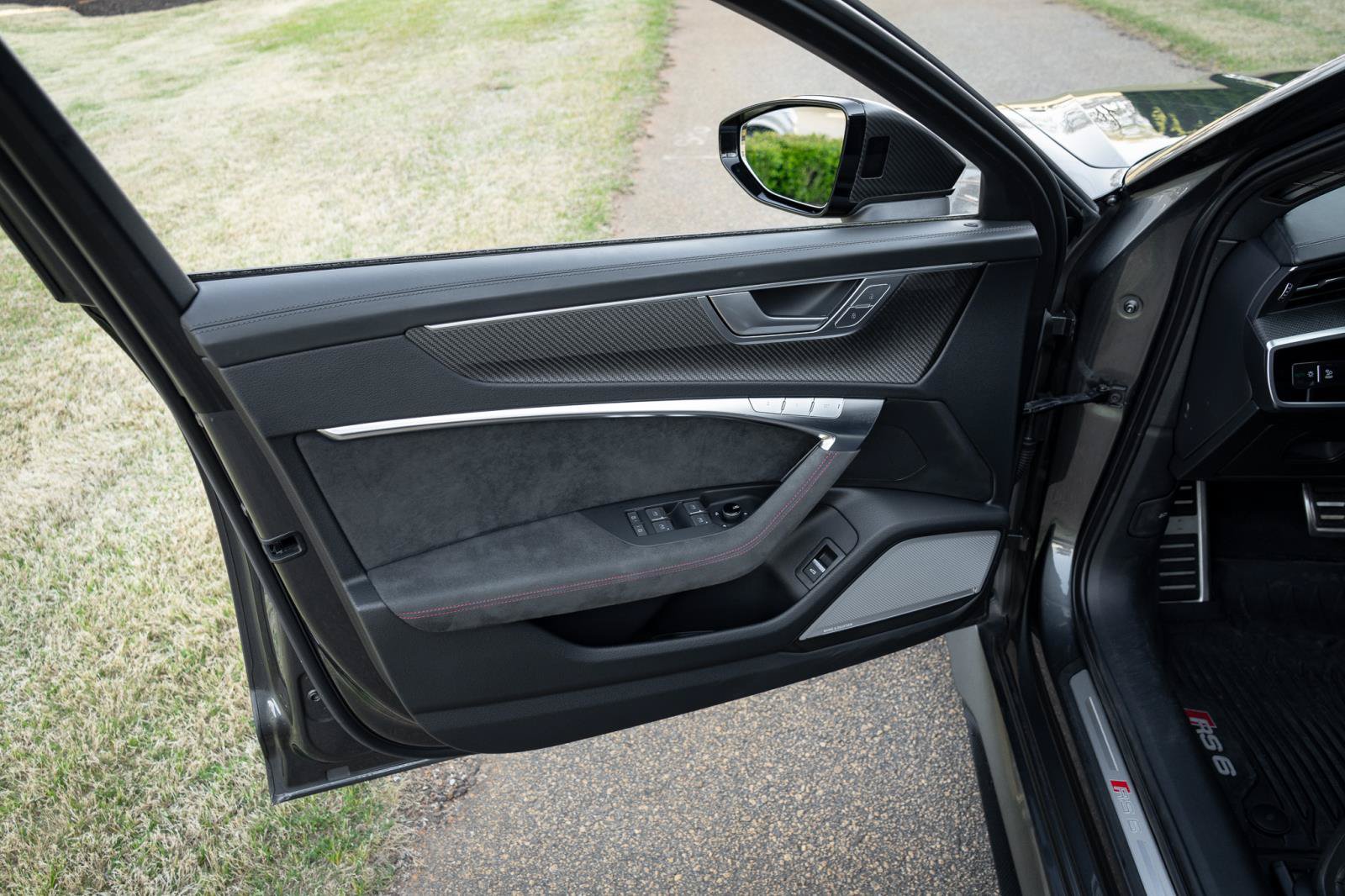 Certified 2024 Audi RS 6 performance AWD/4WD image 35