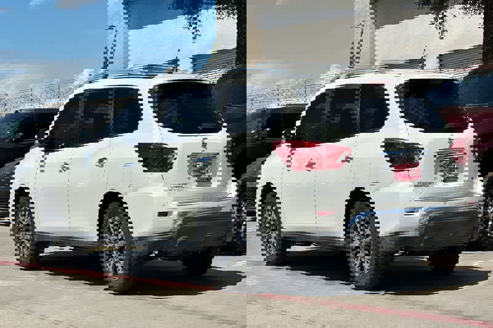 Used 2017 Nissan Pathfinder SV w/ Cargo Package image 7