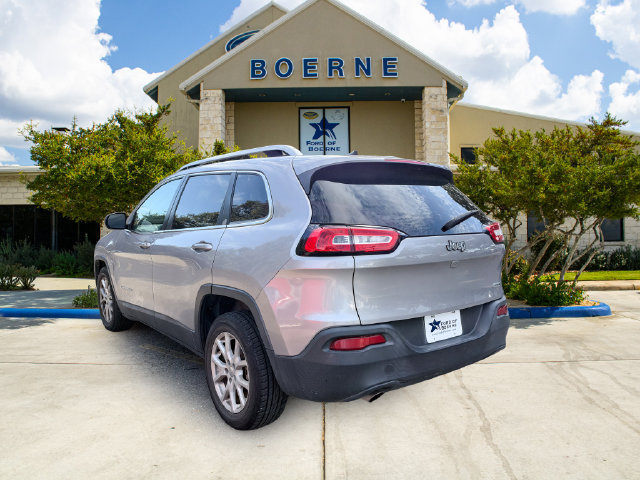 Used 2018 Jeep Cherokee Latitude Plus FWD image 3