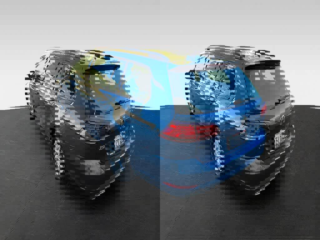 Used 2019 Volkswagen Golf S w/ Driver Assistance Package image 4