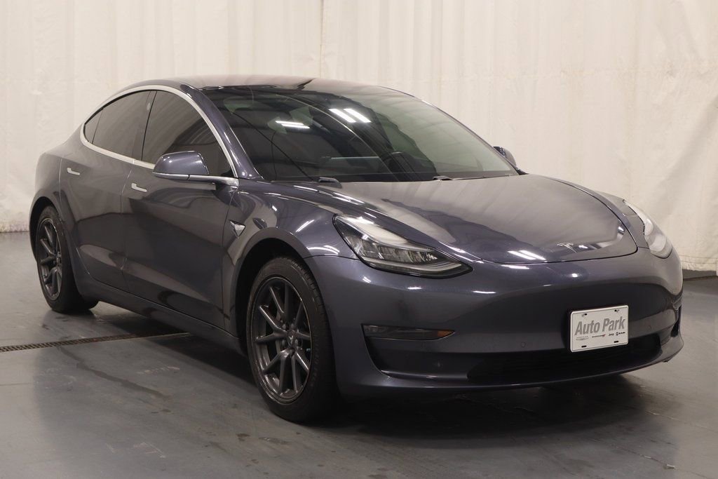Used 2018 Tesla Model 3 Mid Range image 2