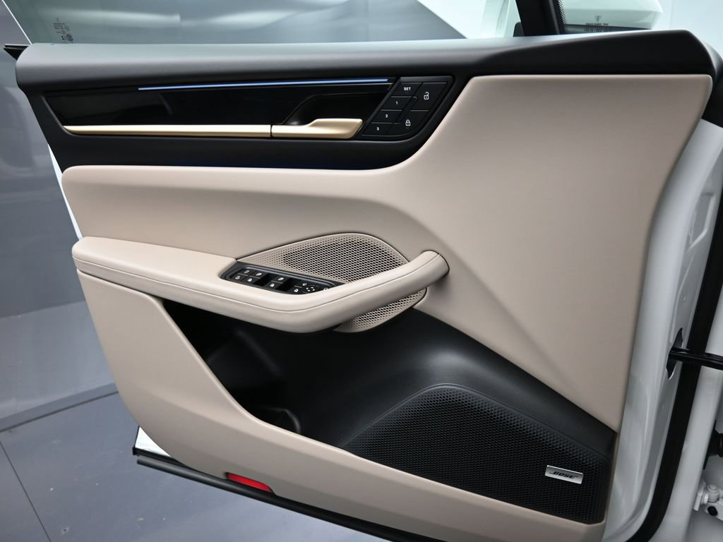 Certified 2025 Porsche Macan 4 Electric image 20