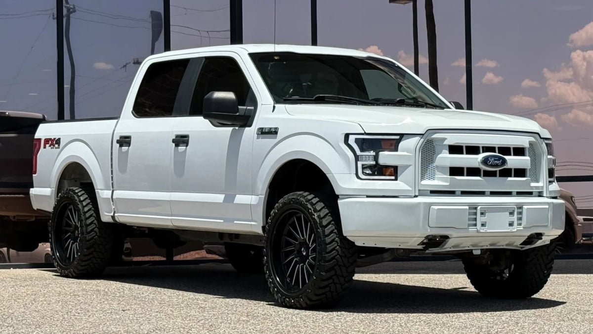 Used 2017 Ford F150 XL w/ Equipment Group 101A Mid AWD/4WD image 17