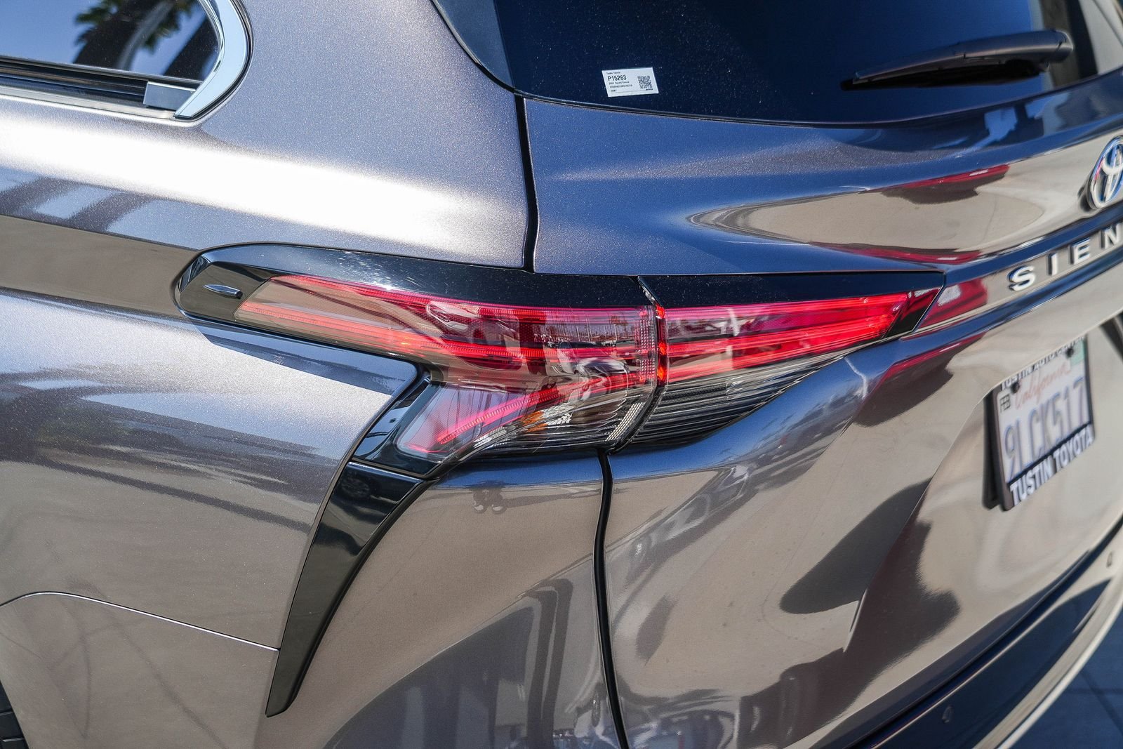 Certified 2024 Toyota Sienna Platinum FWD image 9