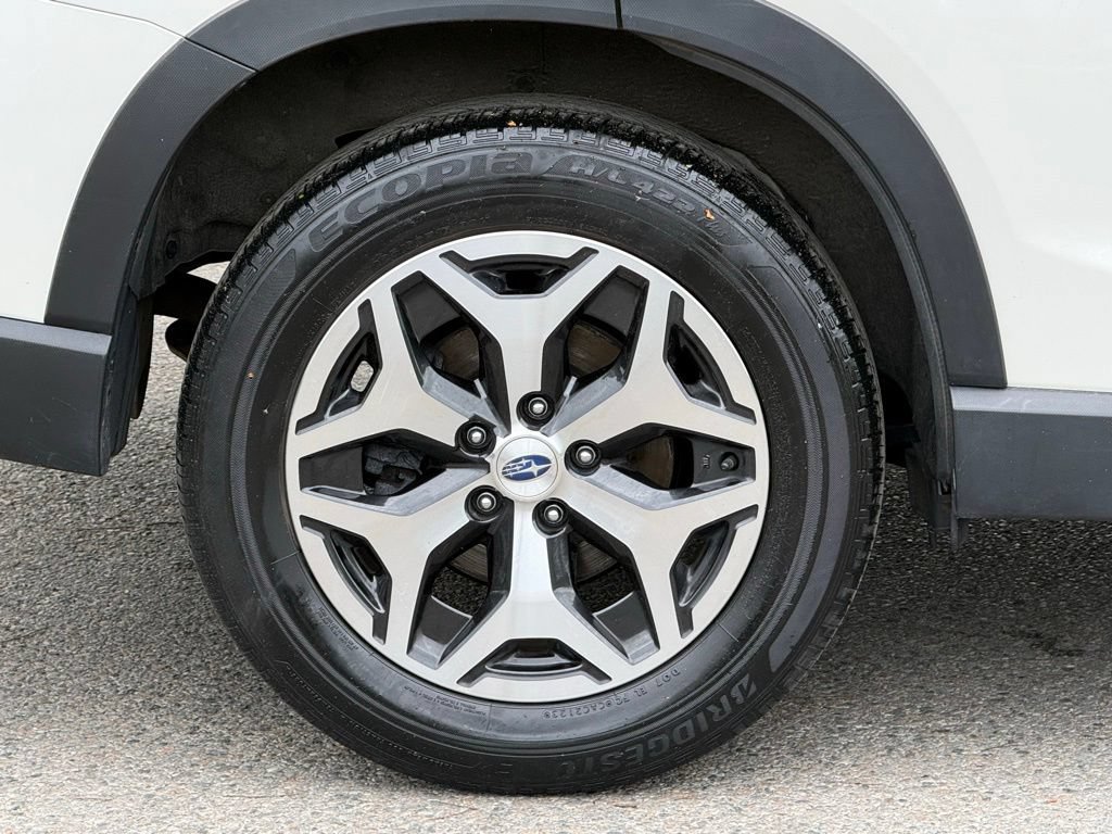 Used 2023 Subaru Forester Premium AWD/4WD image 6