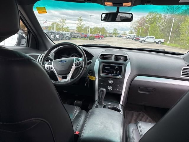 Used 2014 Ford Explorer XLT w/ Equipment Group 202A AWD/4WD image 12