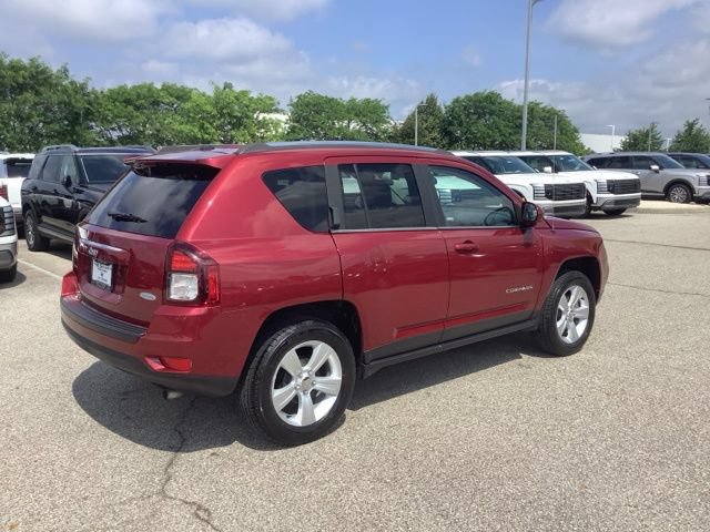 Used 2014 Jeep Compass Latitude FWD image 4