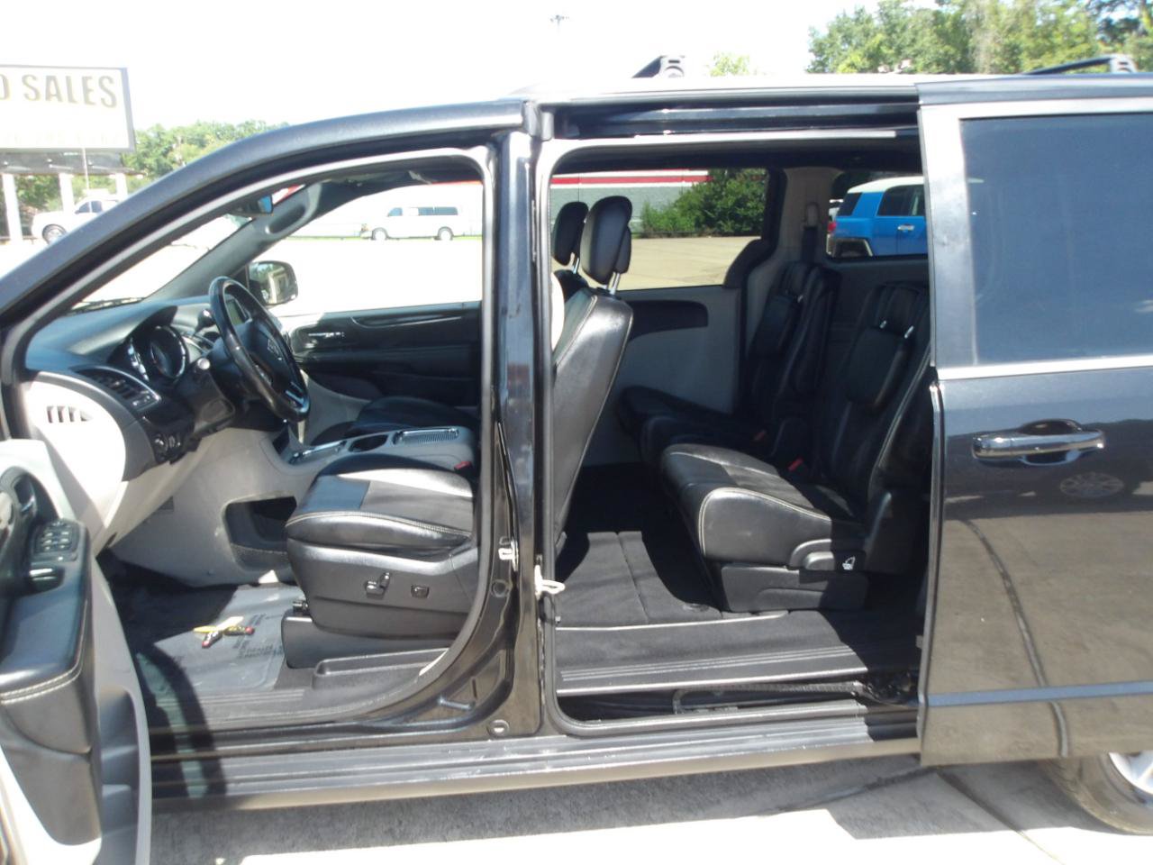 Used 2019 Dodge Grand Caravan SXT FWD image 14