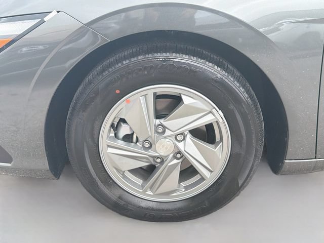New 2026 Hyundai Elantra SE FWD image 30