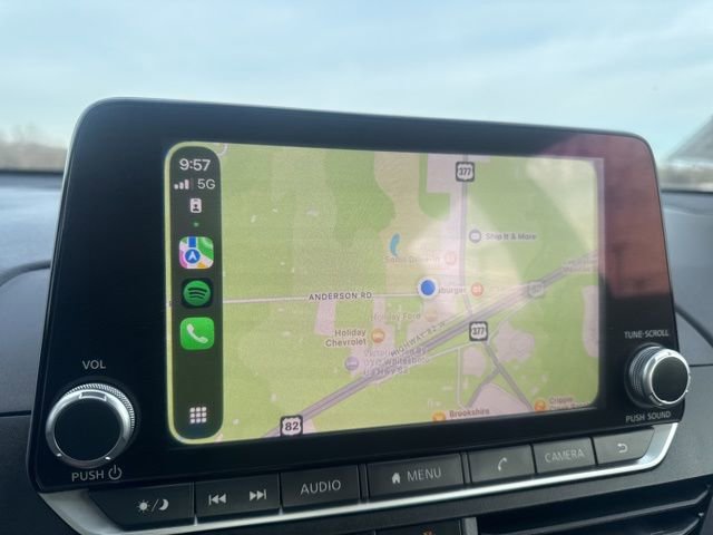 Used 2025 Nissan Altima 2.5 SV FWD image 3