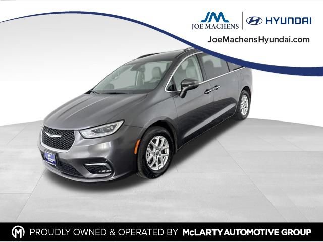 Used 2021 Chrysler Pacifica Touring-L FWD image 3