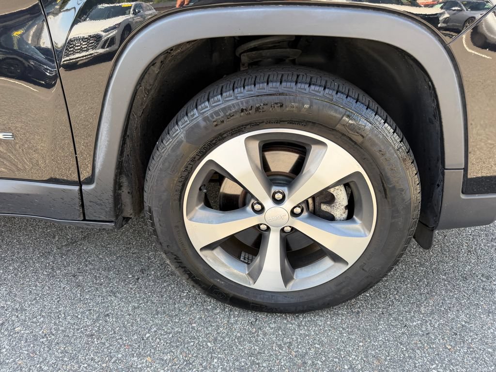 Used 2021 Jeep Cherokee Limited AWD/4WD image 12