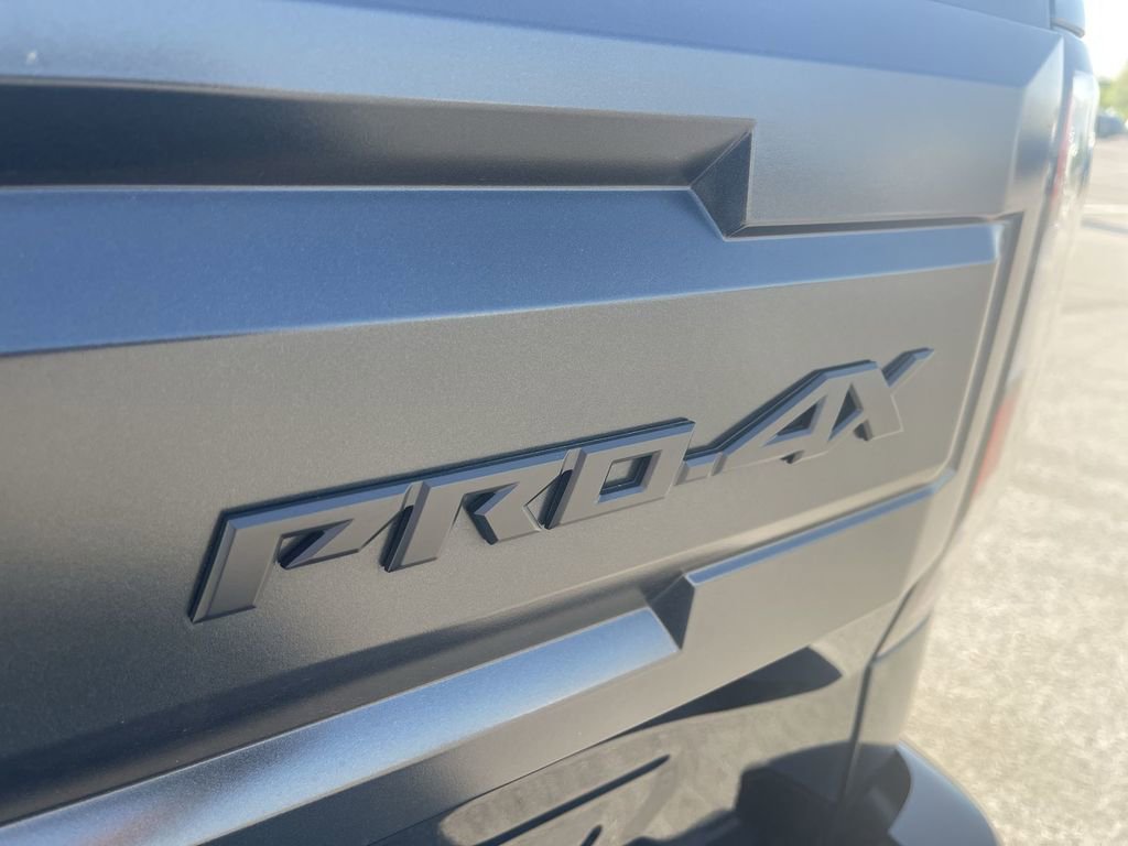 Used 2025 Nissan Frontier PRO-4X image 13