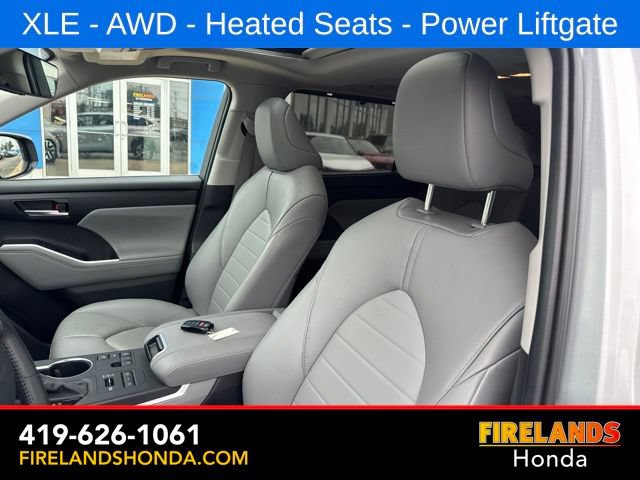 Used 2024 Toyota Highlander XLE AWD/4WD image 13