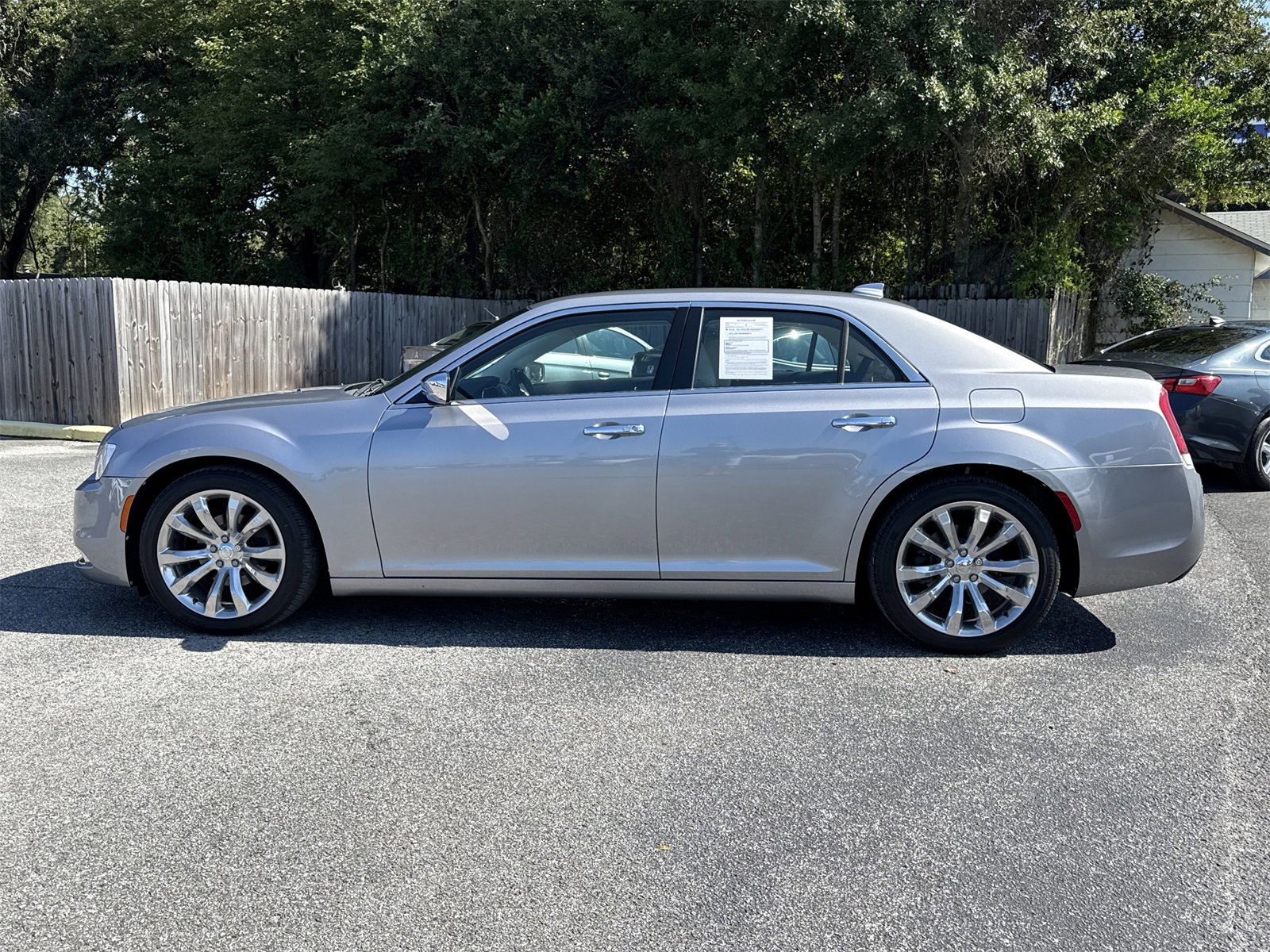 Used 2018 Chrysler 300 Limited image 2