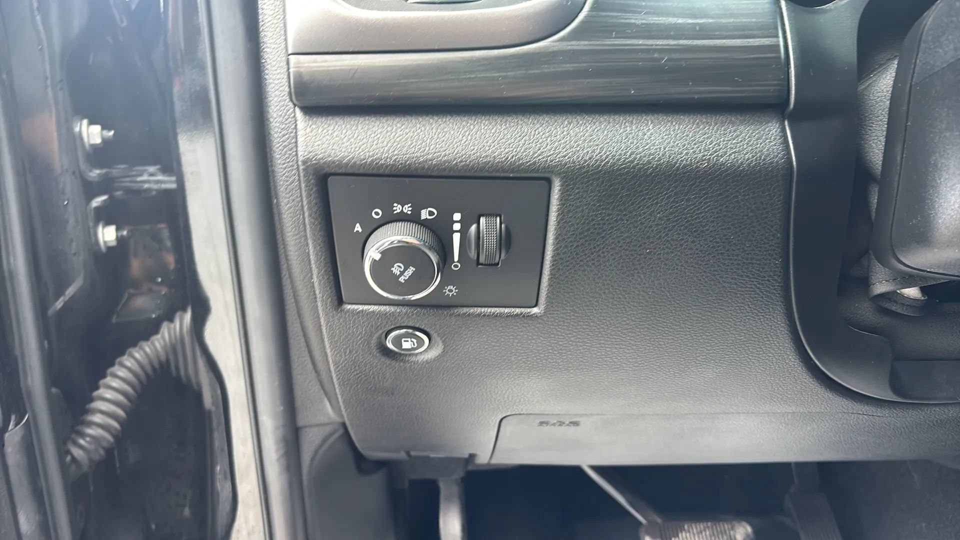 Used 2019 Jeep Grand Cherokee Laredo AWD/4WD image 20