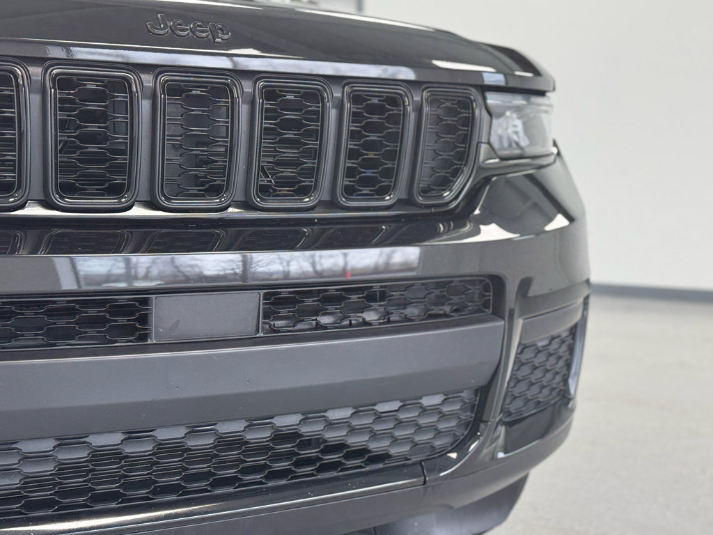 Used 2024 Jeep Grand Cherokee L Laredo image 11