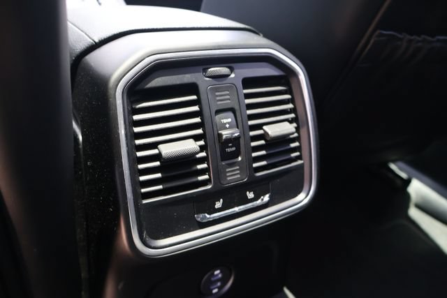 Used 2020 Porsche Macan AWD/4WD image 9