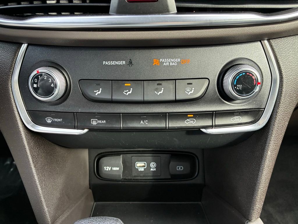 Used 2020 Hyundai Santa Fe SE image 30