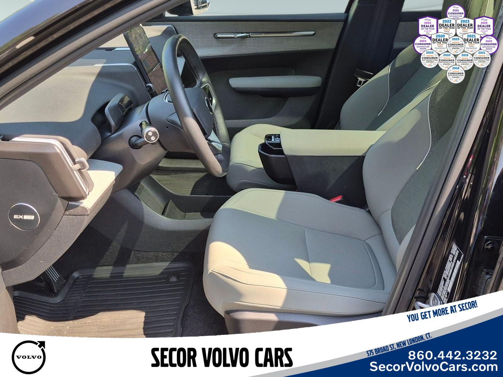 Used 2025 Volvo EX30 Plus w/ Protection Package Premier AWD/4WD image 12