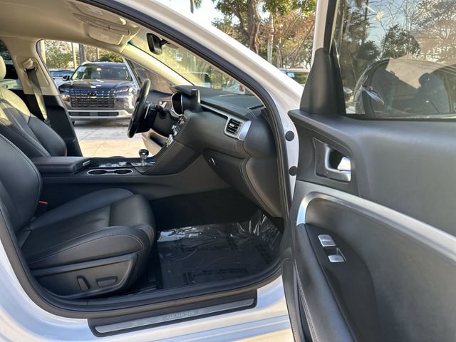 Used 2023 Genesis G70 2.0T image 29