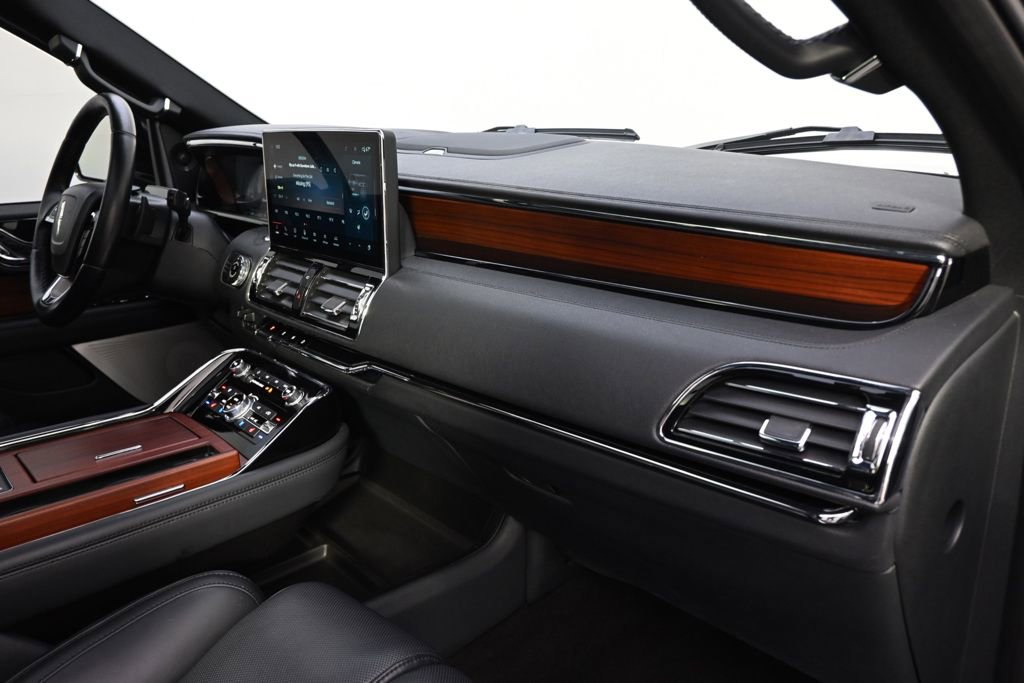 Used 2023 Lincoln Navigator Reserve AWD/4WD image 15