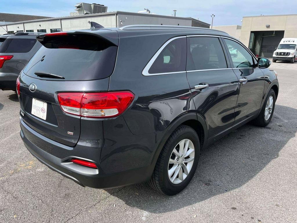 Used 2017 Kia Sorento FWD w/ LX Convenience Package image 2