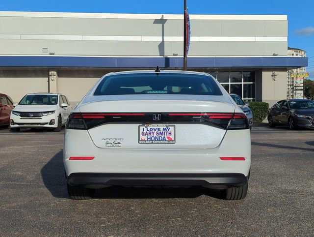 Certified 2025 Honda Accord SE image 5