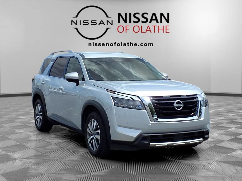 Used 2025 Nissan Pathfinder SL FWD image 31