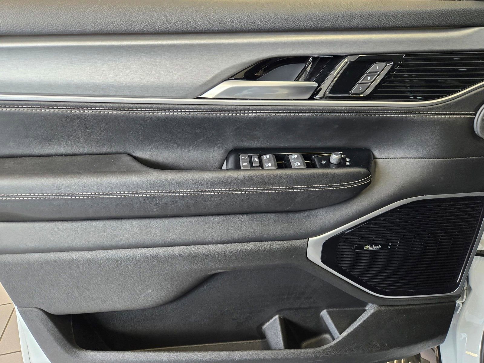 New 2026 Jeep Grand Wagoneer Limited AWD/4WD image 8