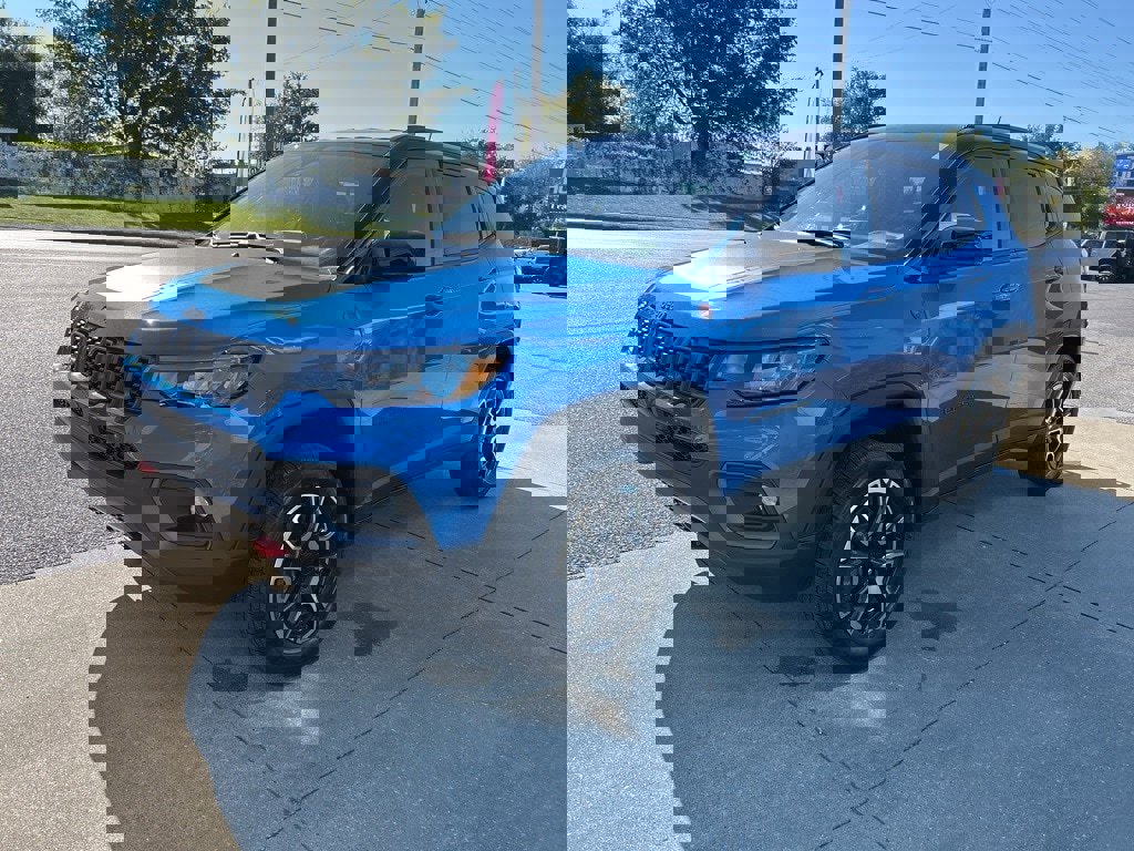 Used 2024 Jeep Compass Trailhawk w/ Trailhawk Convenience Group image 4