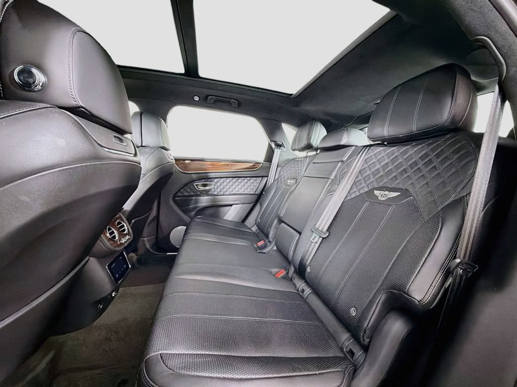 Used 2023 Bentley Bentayga AWD/4WD image 26