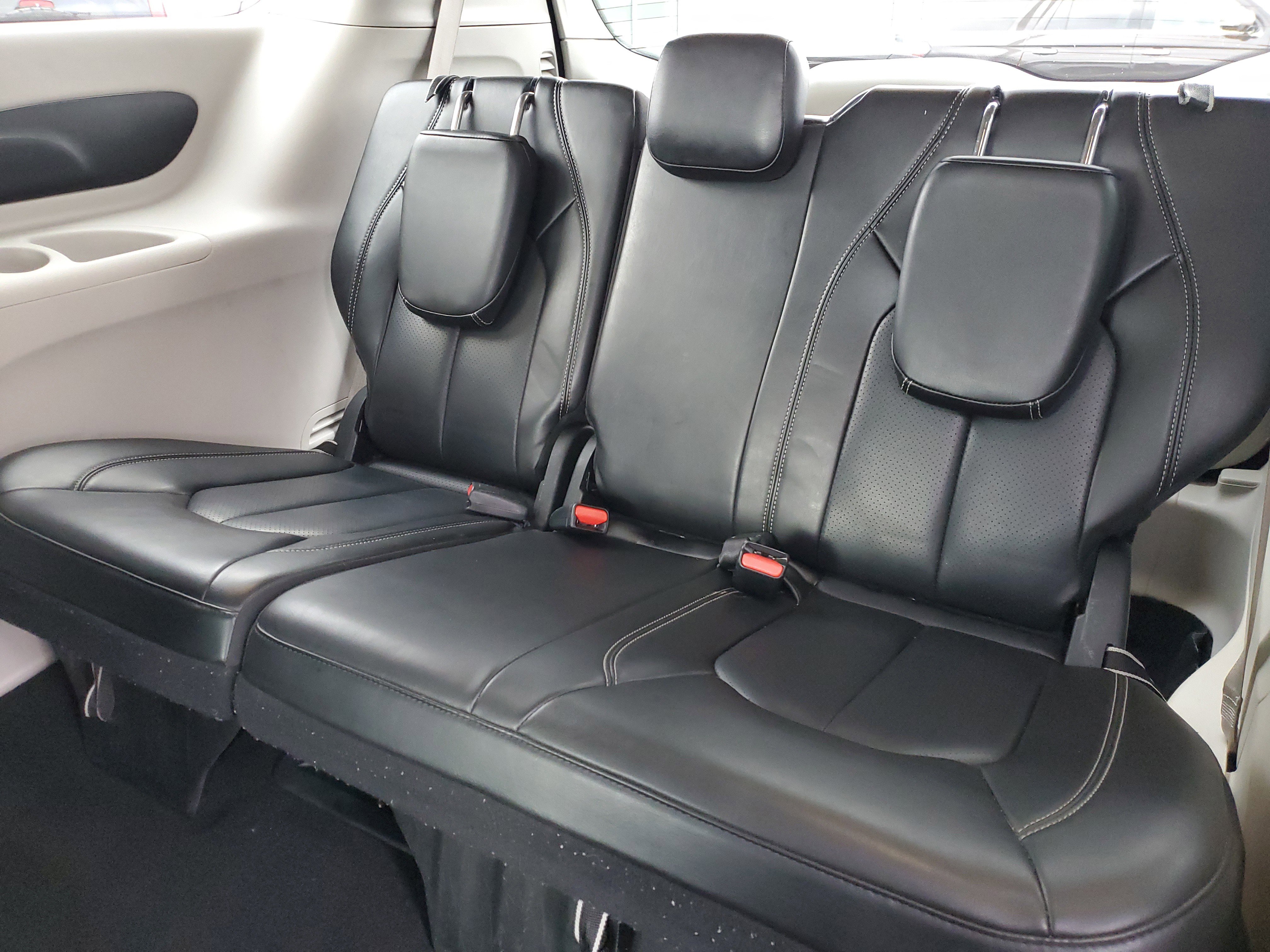 Used 2023 Chrysler Pacifica Touring-L image 14