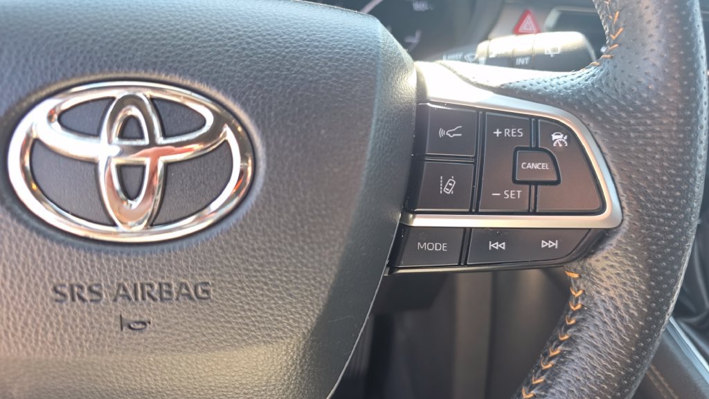 Used 2022 Toyota Sienna XLE Woodland Edition AWD/4WD image 15