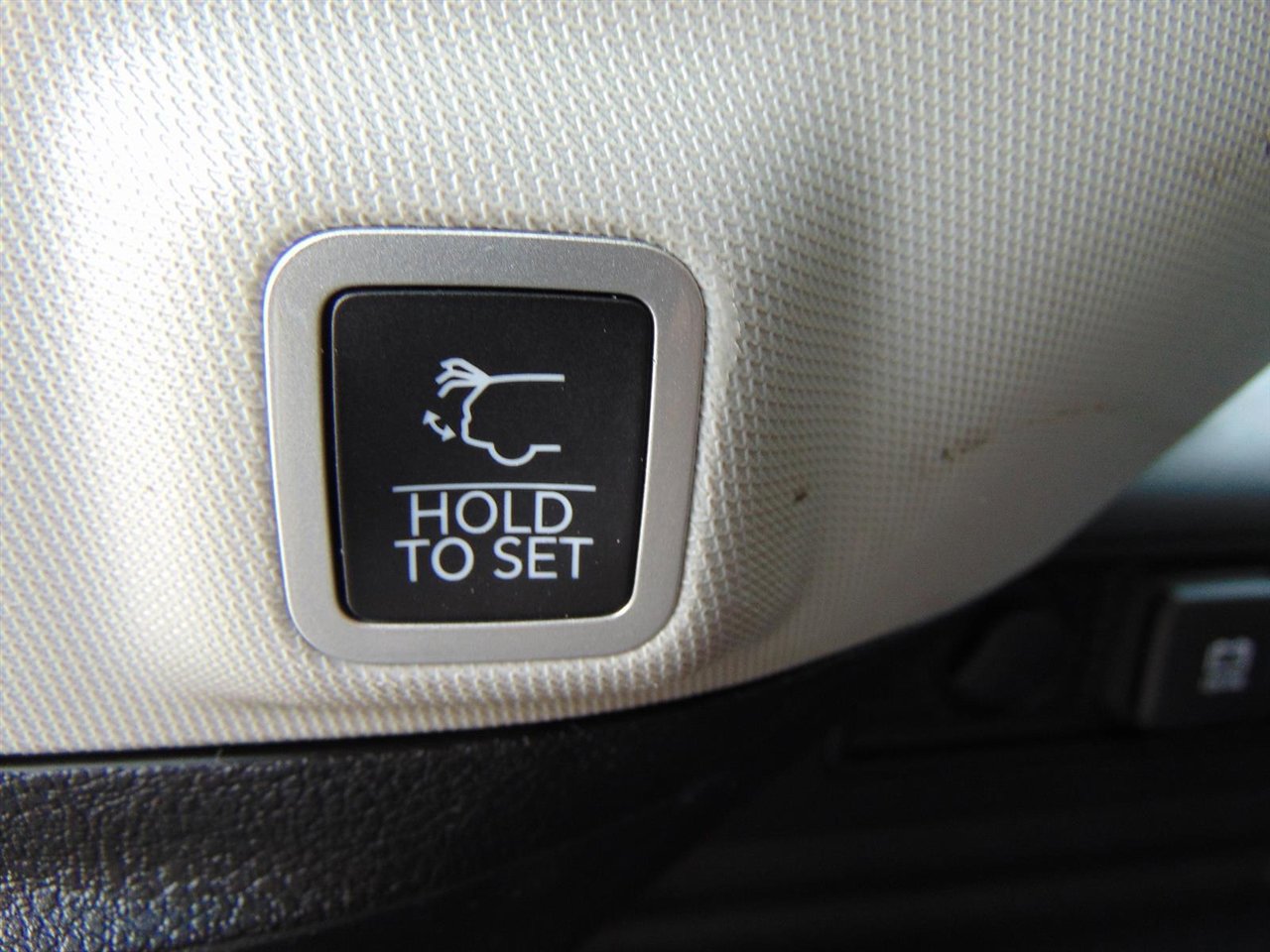 Used 2023 Jeep Grand Cherokee 4WD 4xe image 13