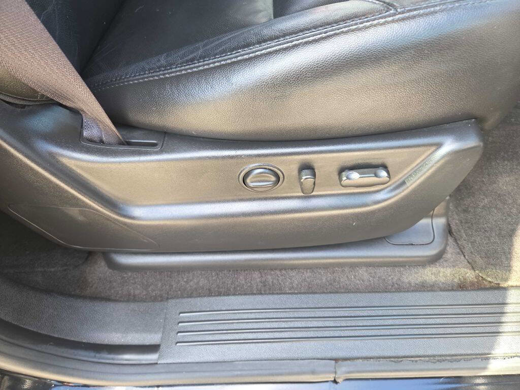 Used 2012 GMC Yukon XL SLT w/ SLT-2 Equipment Package image 37