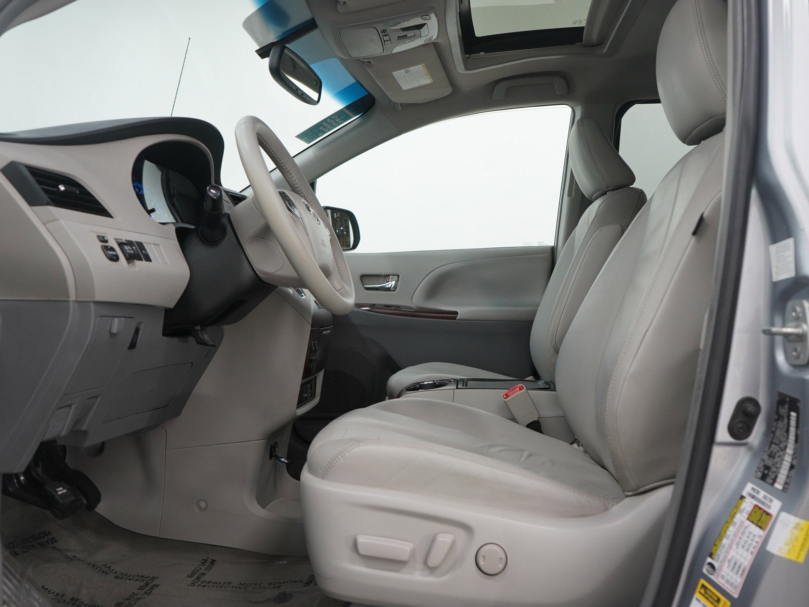 Used 2013 Toyota Sienna XLE w/ Entertainment Pkg FWD image 25