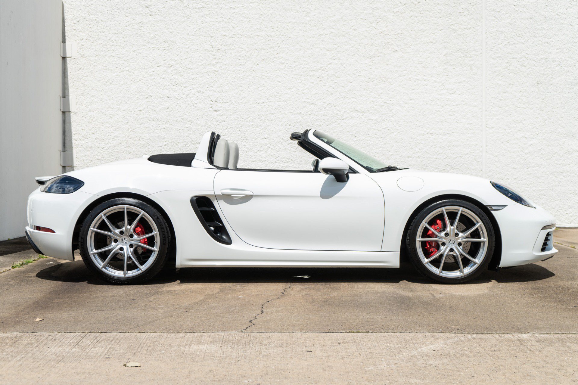 Used 2023 Porsche 718 Boxster S RWD image 3